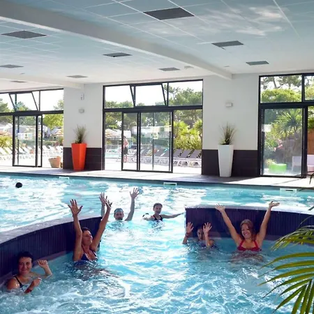 Mobil-home Cosy Avec Terrasse - 2 Doubles - Api-1-52-1466 * Saint-Jean-de-Monts