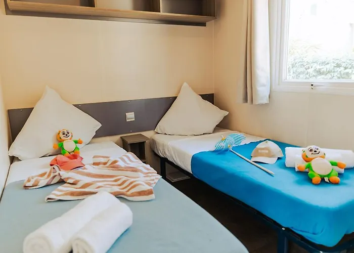 Mobil-home Cosy Avec Terrasse - 2 Doubles - Api-1-52-1466 Campsite