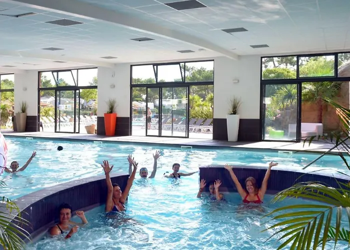 Mobil-home Cosy Avec Terrasse - 2 Doubles - Api-1-52-1466 * Saint-Jean-de-Monts