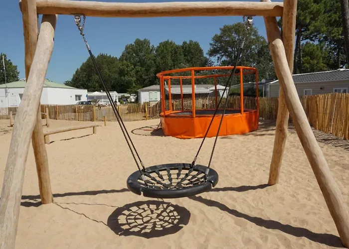 Mobil-home Cosy Avec Terrasse - 2 Doubles - Api-1-52-1466 * Saint-Jean-de-Monts