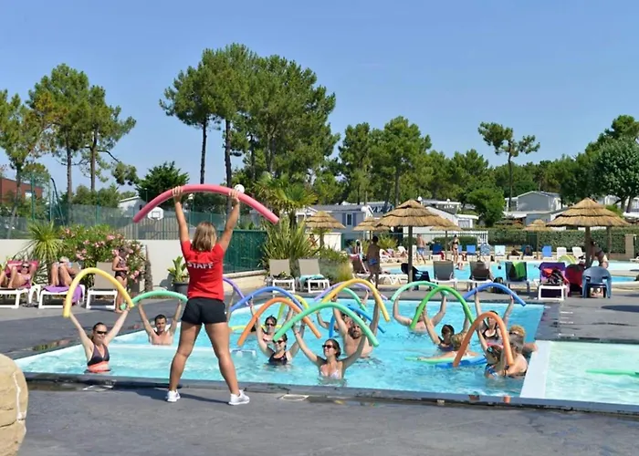 Mobil-home Cosy Avec Terrasse - 2 Doubles - Api-1-52-1466 Campsite